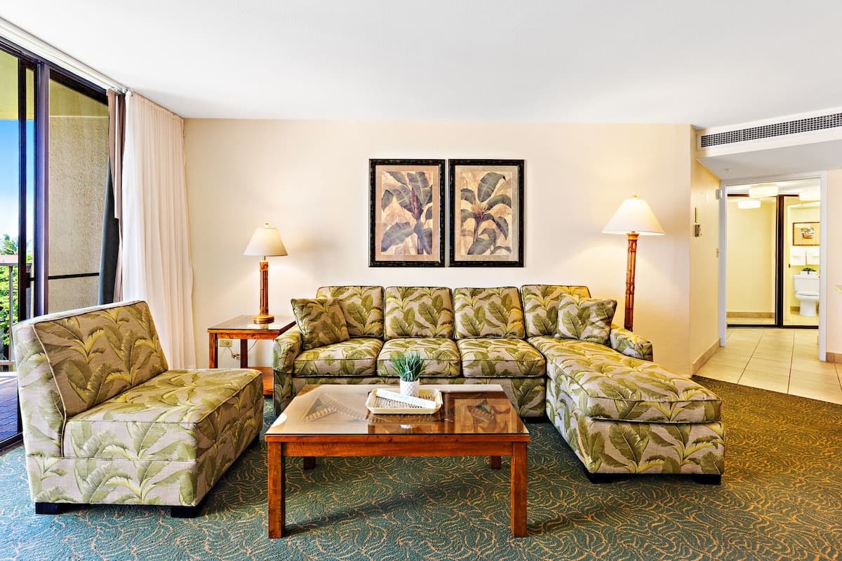 Condo in Lahaina · ★4.91 · 1 bedroom · 2 beds · 1 bath - Photo 3