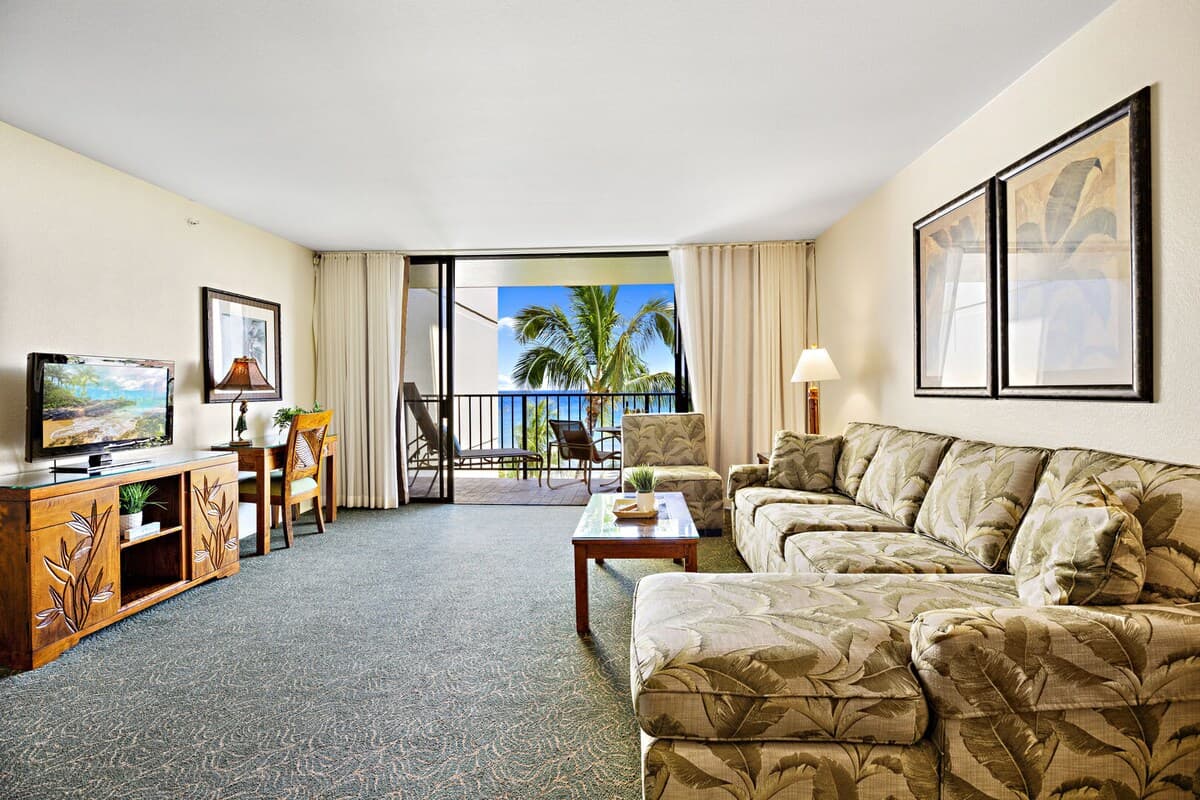 Condo in Lahaina · ★4.91 · 1 bedroom · 2 beds · 1 bath - Photo 4