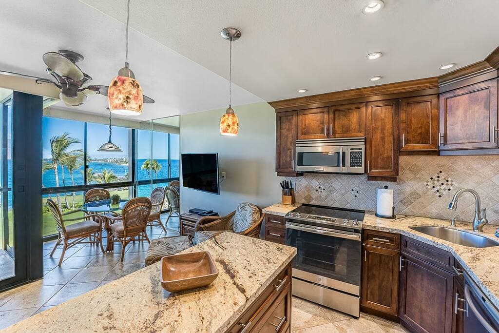 Condo in Kihei · ★4.77 · 1 bedroom · 2 beds · 1 bath - Photo 5