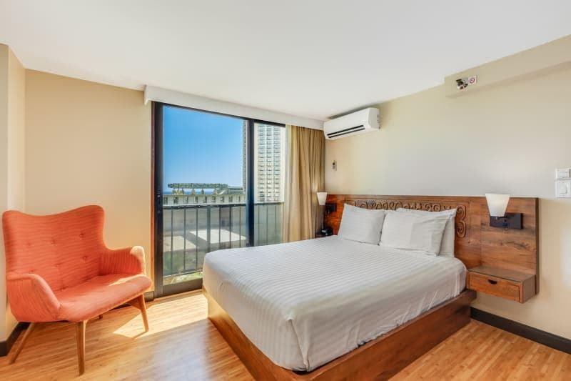Condo in Honolulu · ★4.58 · Studio · 1 bed · 1 shared bath - Photo 3