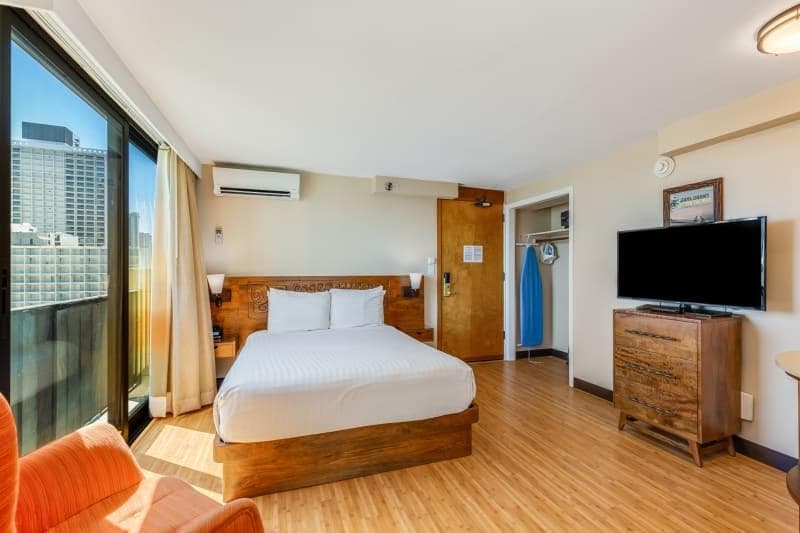 Condo in Honolulu · ★4.58 · Studio · 1 bed · 1 shared bath - Photo 4