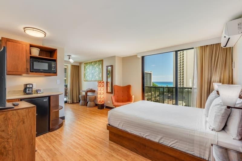 Condo in Honolulu · ★4.58 · Studio · 1 bed · 1 shared bath - Photo 1
