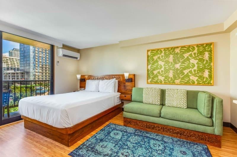 Condo in Honolulu · ★4.0 · Studio · 2 beds · 1 shared bath - Photo 5