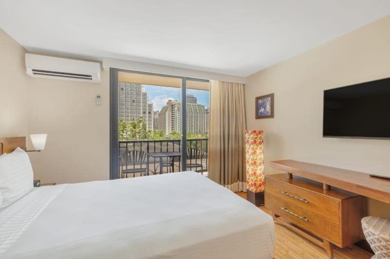 Condo in Honolulu · ★4.21 · Studio · 2 beds · 1 shared bath - Photo 2