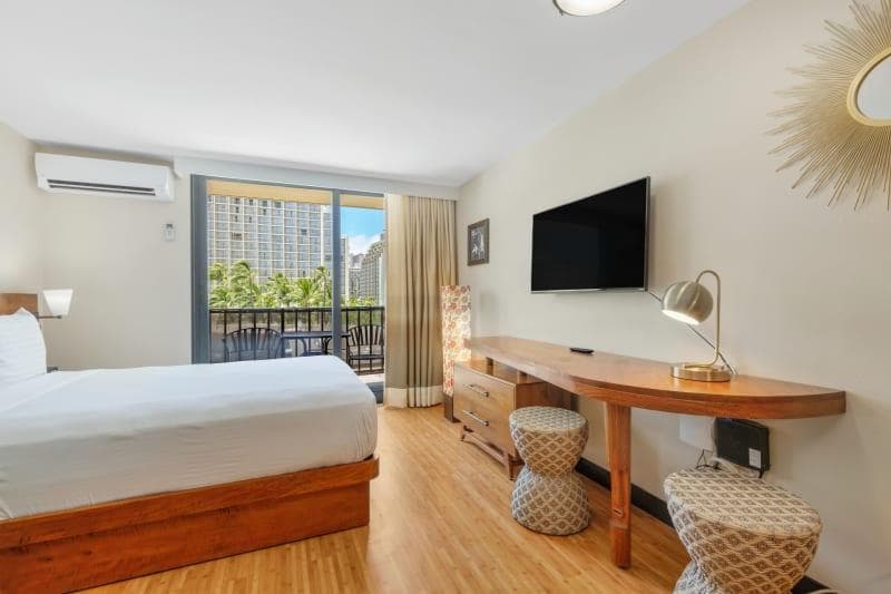 Condo in Honolulu · ★4.21 · Studio · 2 beds · 1 shared bath - Photo 1
