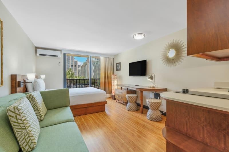Condo in Honolulu · ★4.21 · Studio · 2 beds · 1 shared bath - Photo 3