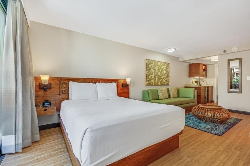 Condo in Honolulu · ★4.32 · Studio · 2 beds · 1 private bath - Photo 4