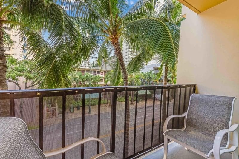 Condo in Honolulu · ★4.32 · Studio · 2 beds · 1 private bath - Photo 1