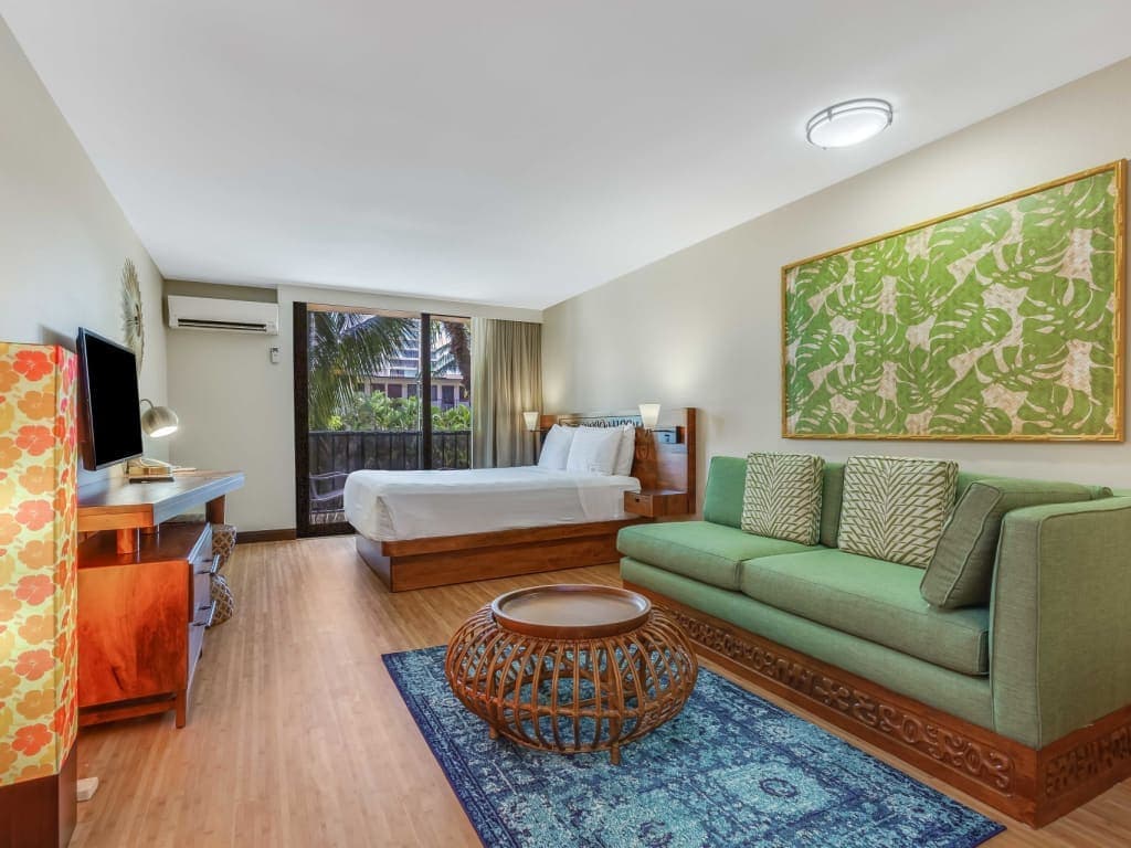Condo in Honolulu · ★4.32 · Studio · 2 beds · 1 private bath - Photo 2