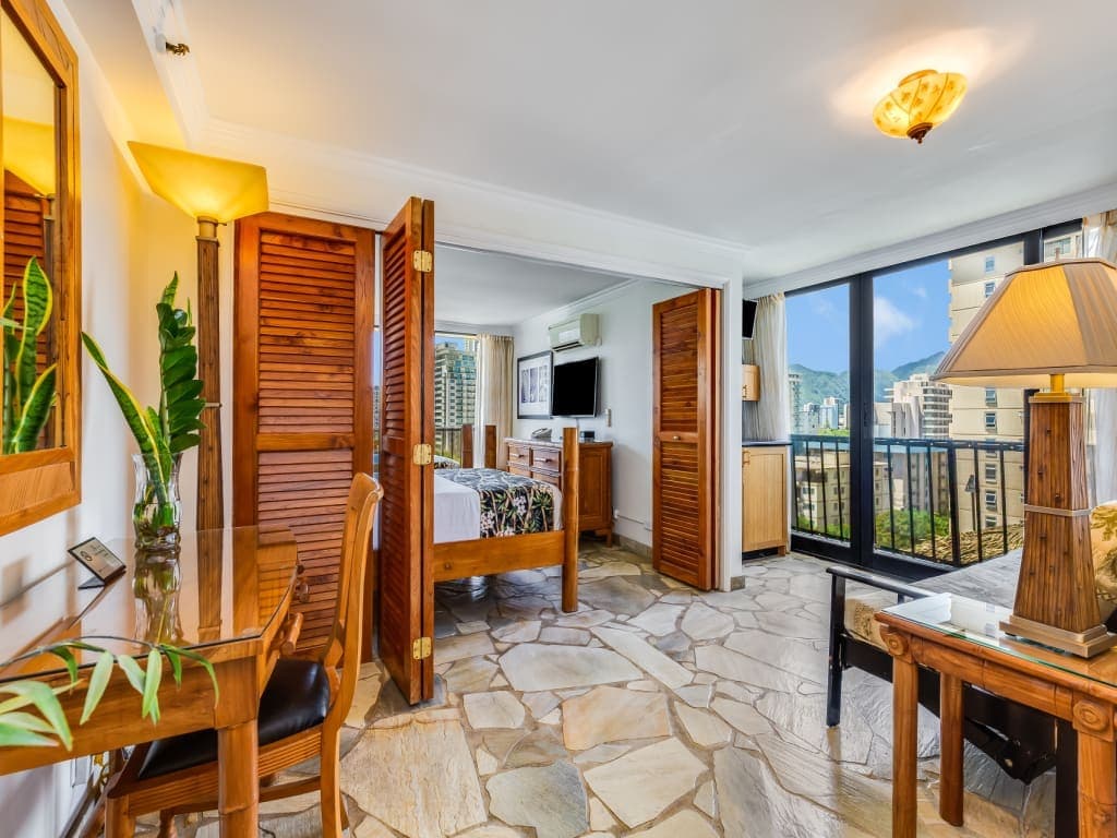 Condo in Honolulu · ★4.26 · 1 bedroom · 3 beds · 1 private bath - Photo 2