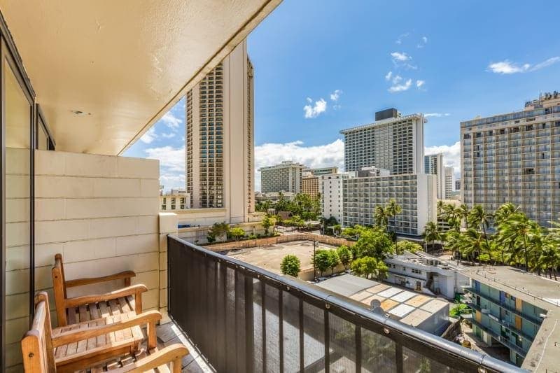 Condo in Honolulu · ★4.26 · 1 bedroom · 3 beds · 1 private bath - Photo 1