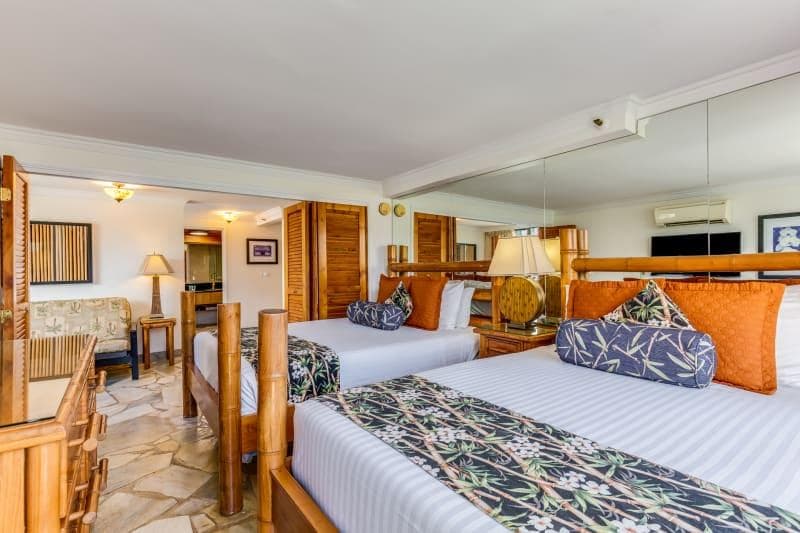 Condo in Honolulu · ★4.26 · 1 bedroom · 3 beds · 1 private bath - Photo 4