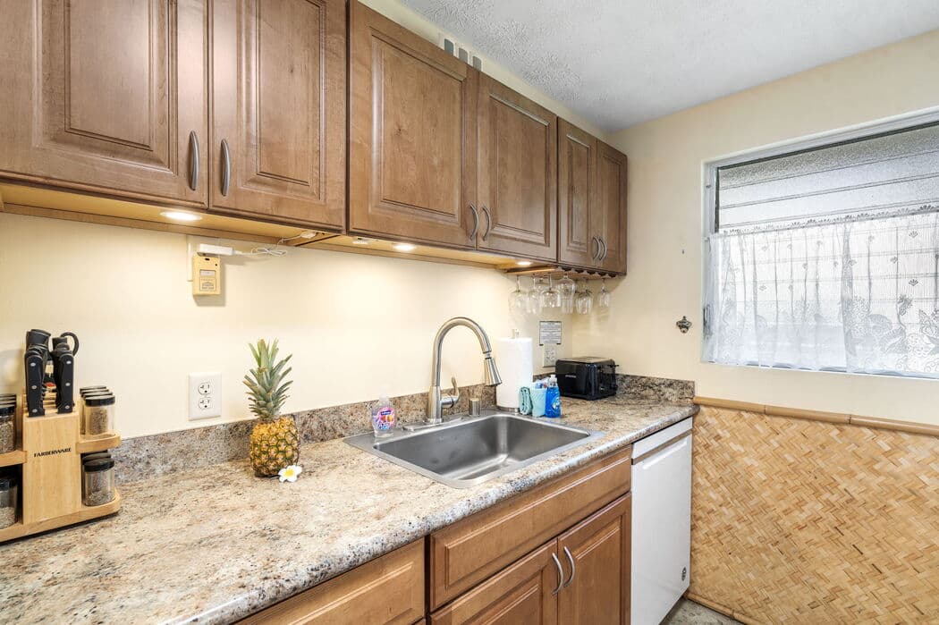 Townhouse in Kailua-Kona · ★4.69 · 2 bedrooms · 3 beds · 2 baths - Photo 1