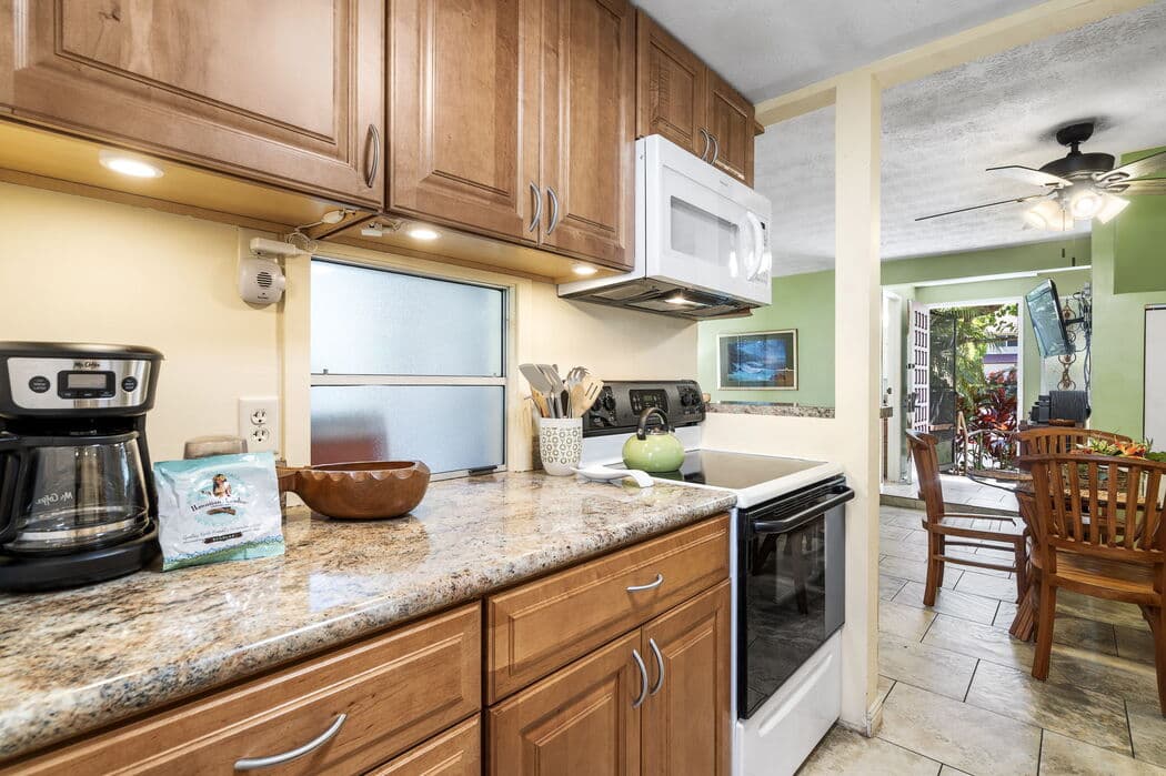Townhouse in Kailua-Kona · ★4.69 · 2 bedrooms · 3 beds · 2 baths - Photo 3