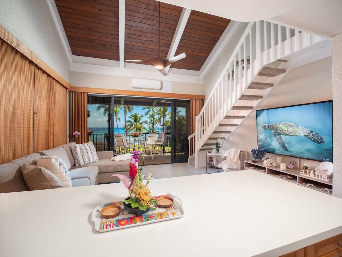 Condo in Lahaina · ★4.93 · 2 bedrooms · 3 beds · 2 baths - Photo 2