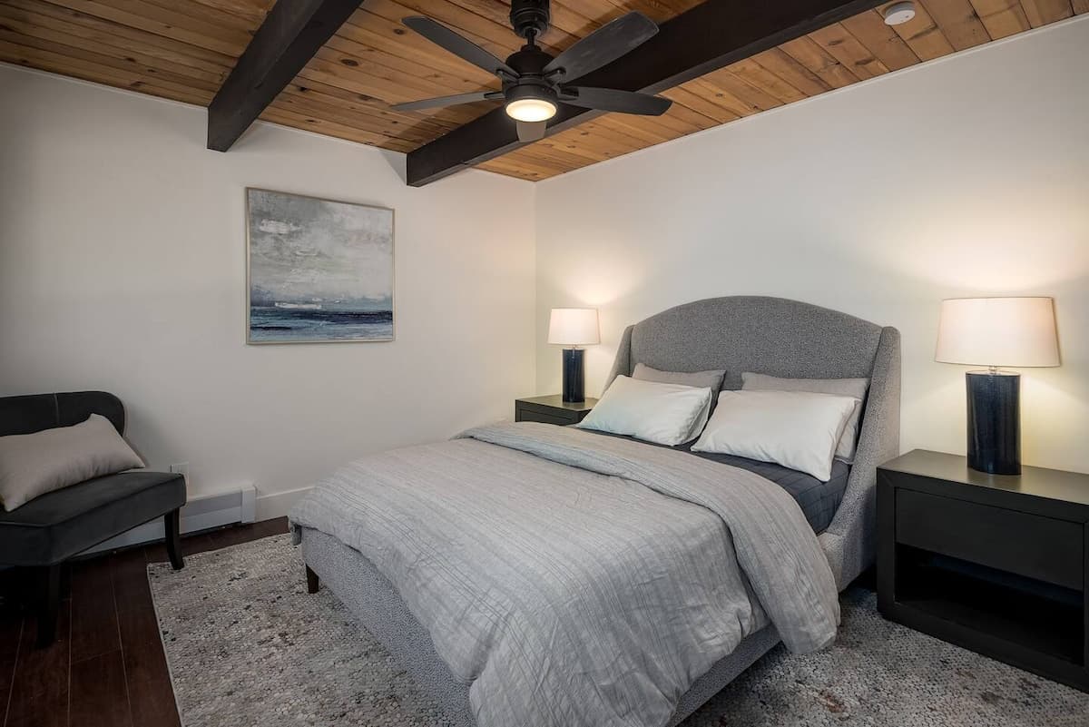 Cabin in Incline Village · ★4.86 · 3 bedrooms · 5 beds · 2.5 private baths - Photo 2
