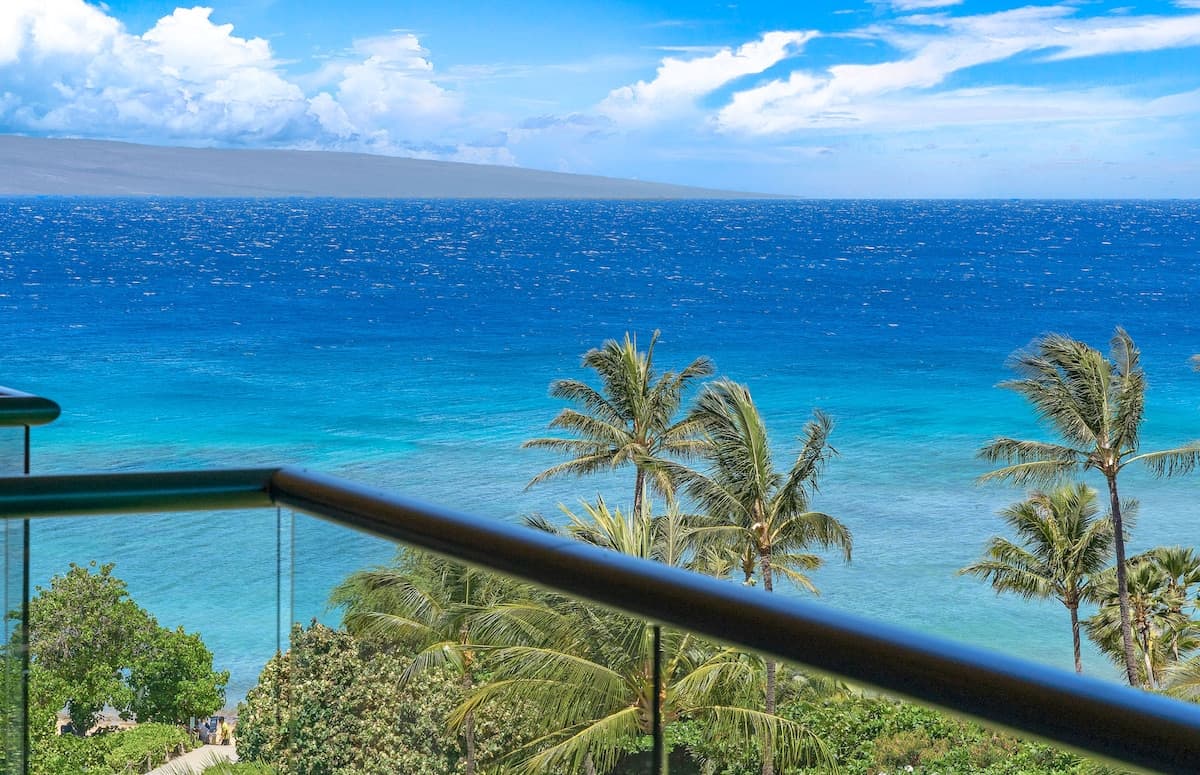 Condo in Lahaina · ★4.96 · 1 bedroom · 3 beds · 1 shared bath - Photo 1