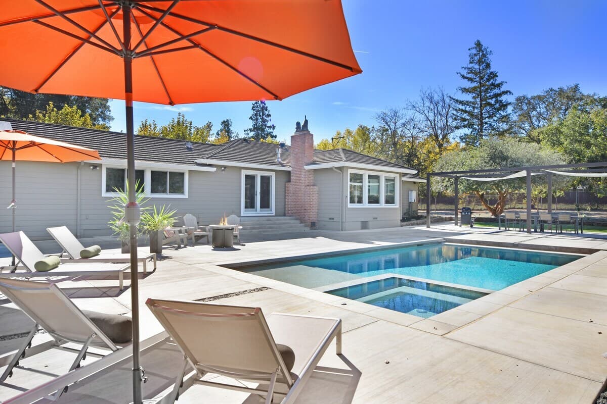 Heated Pool, Hot Tub & Putting Green Oasis - Photo 5