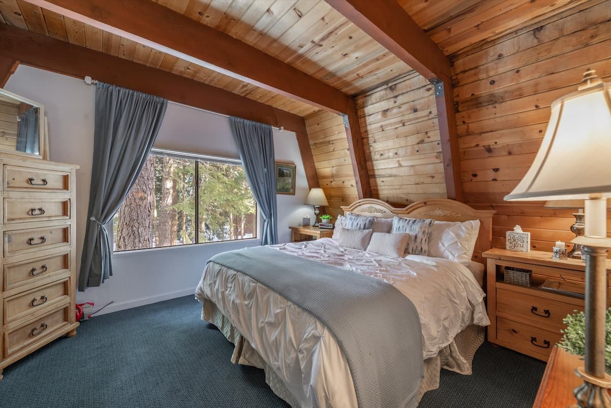 Tahoe Cabin with Hot Tub Near Beach & Skiing - Photo 2