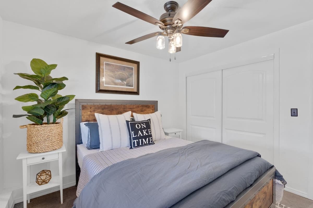 Cabin in Incline Village · ★4.83 · 4 bedrooms · 6 beds · 3 private baths - Photo 4