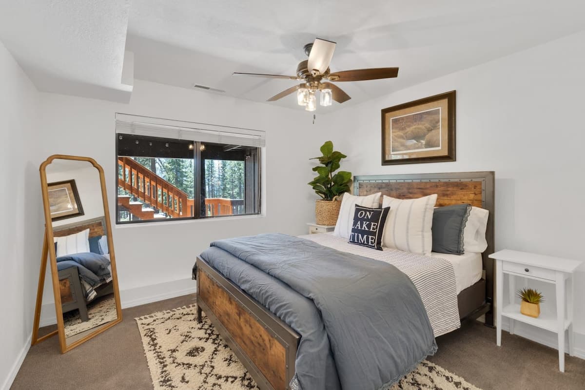 Cabin in Incline Village · ★4.83 · 4 bedrooms · 6 beds · 3 private baths - Photo 3