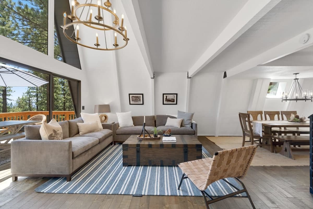 Cabin in Incline Village · ★4.83 · 4 bedrooms · 6 beds · 3 private baths - Photo 1