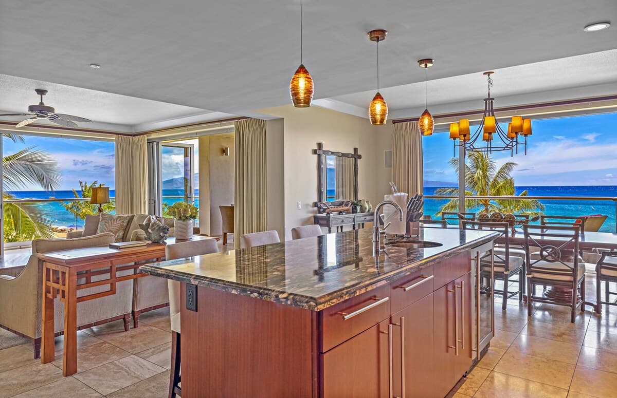 Condo in Lahaina · ★5.0 · 3 bedrooms · 4 beds · 3 baths - Photo 3