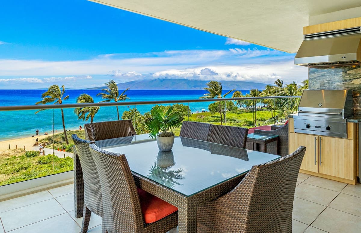 Condo in Lahaina · ★5.0 · 3 bedrooms · 4 beds · 3 baths - Photo 1