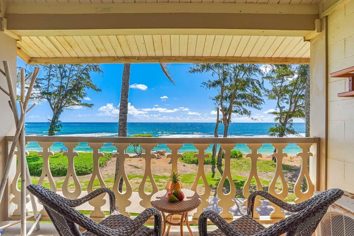 Beachfront Top Floor, Closest to Sand, Split AC - Photo 1