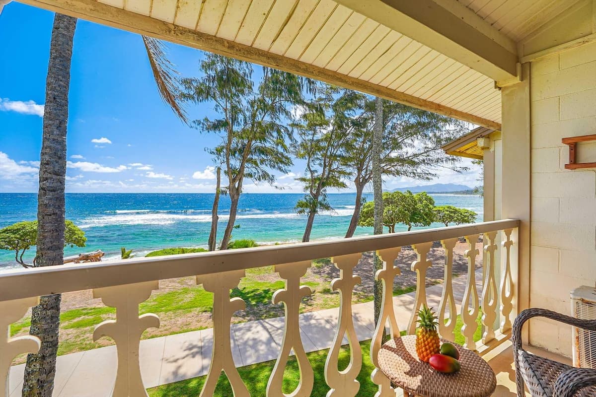 Beachfront Top Floor, Closest to Sand, Split AC - Photo 2