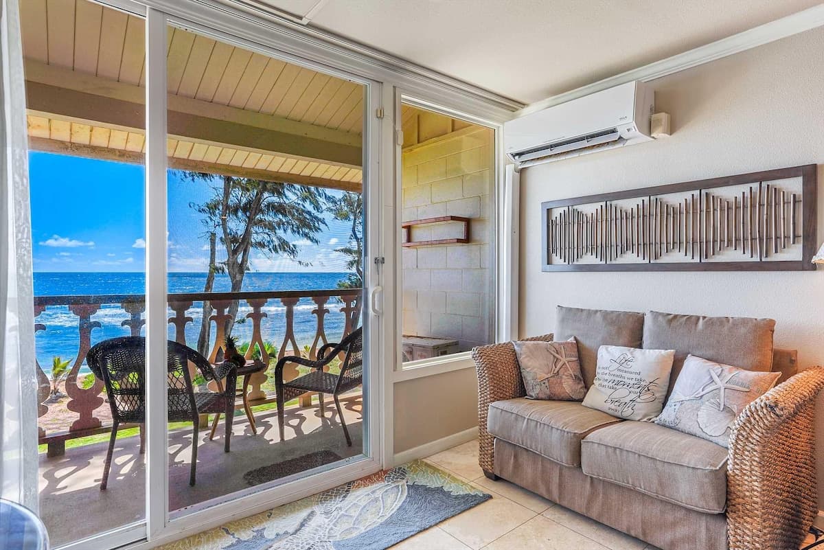 Beachfront Top Floor, Closest to Sand, Split AC - Photo 4