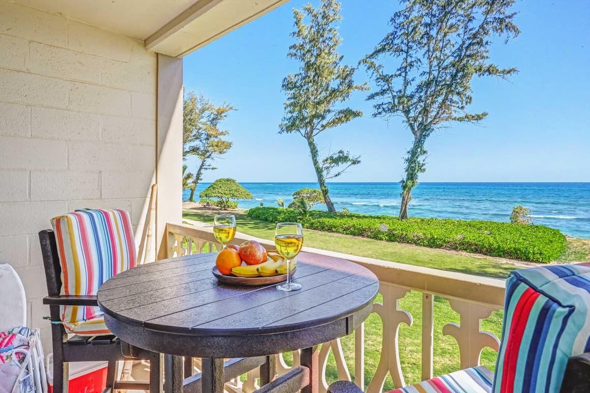 Oceanfront Ocean View Studio | King Bed | Split AC - Photo 2