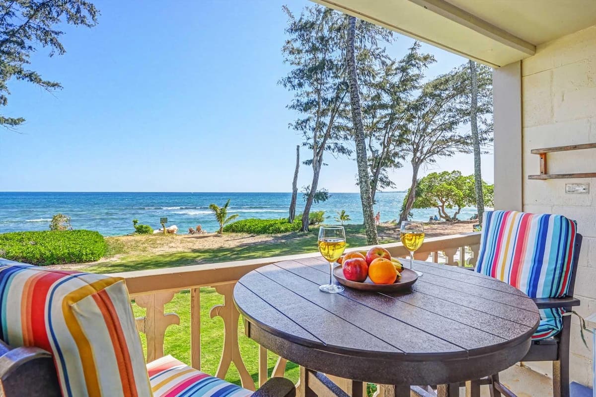 Oceanfront Ocean View Studio | King Bed | Split AC - Photo 3