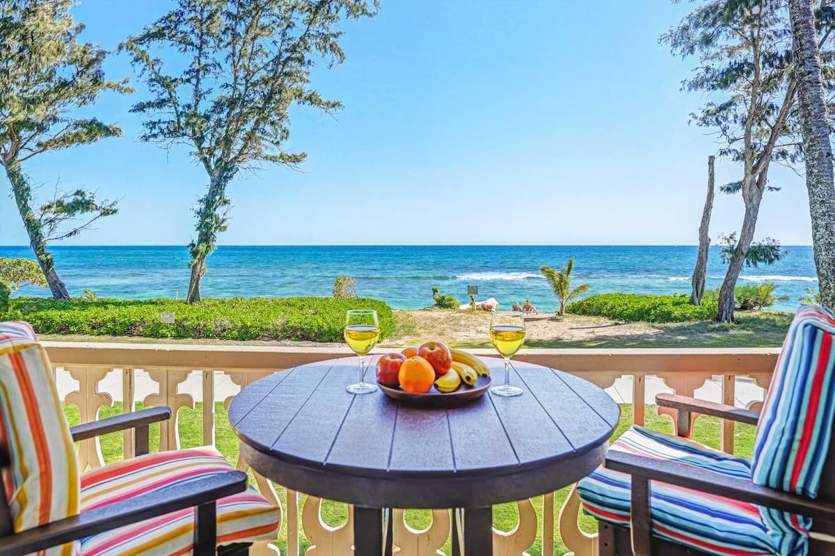 Oceanfront Ocean View Studio | King Bed | Split AC - Photo 1