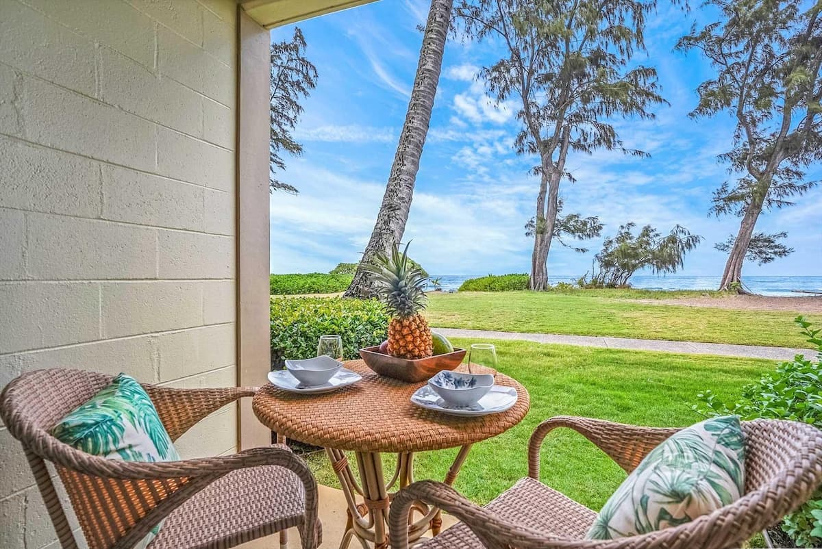 Oceanfront Ocean View Studio | King Bed | Split AC - Photo 1