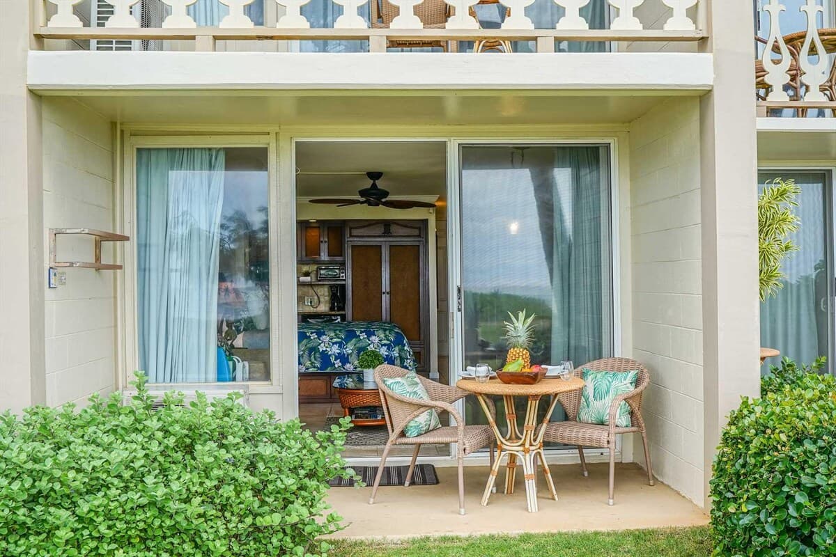 Oceanfront Ocean View Studio | King Bed | Split AC - Photo 3
