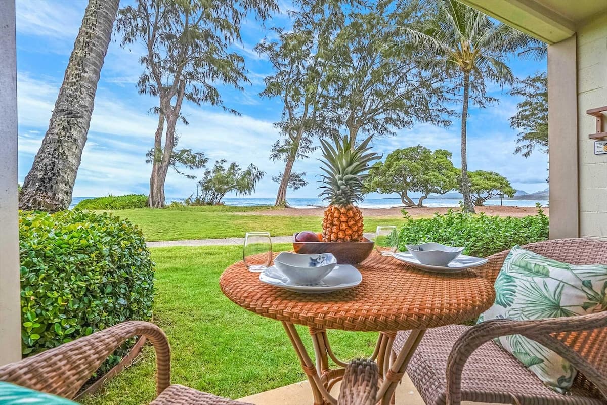 Oceanfront Ocean View Studio | King Bed | Split AC - Photo 2