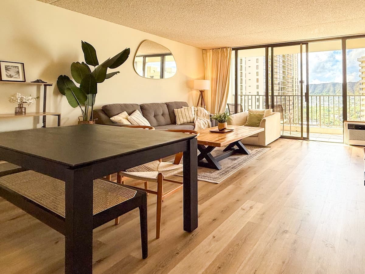 Condo in Honolulu · ★4.86 · 1 bedroom · 2 beds · 1 private bath - Photo 2