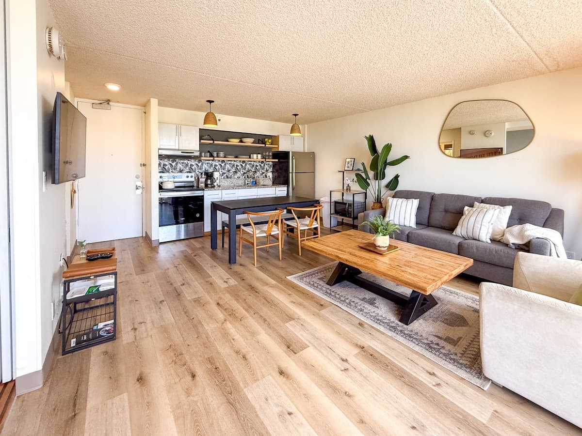 Condo in Honolulu · ★4.86 · 1 bedroom · 2 beds · 1 private bath - Photo 3