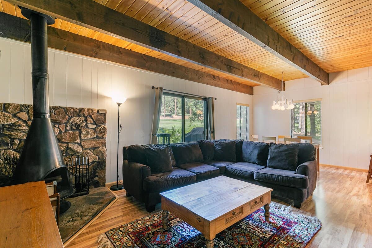 Cabin in Incline Village · ★4.5 · 3 bedrooms · 3 beds · 2 private baths - Photo 3