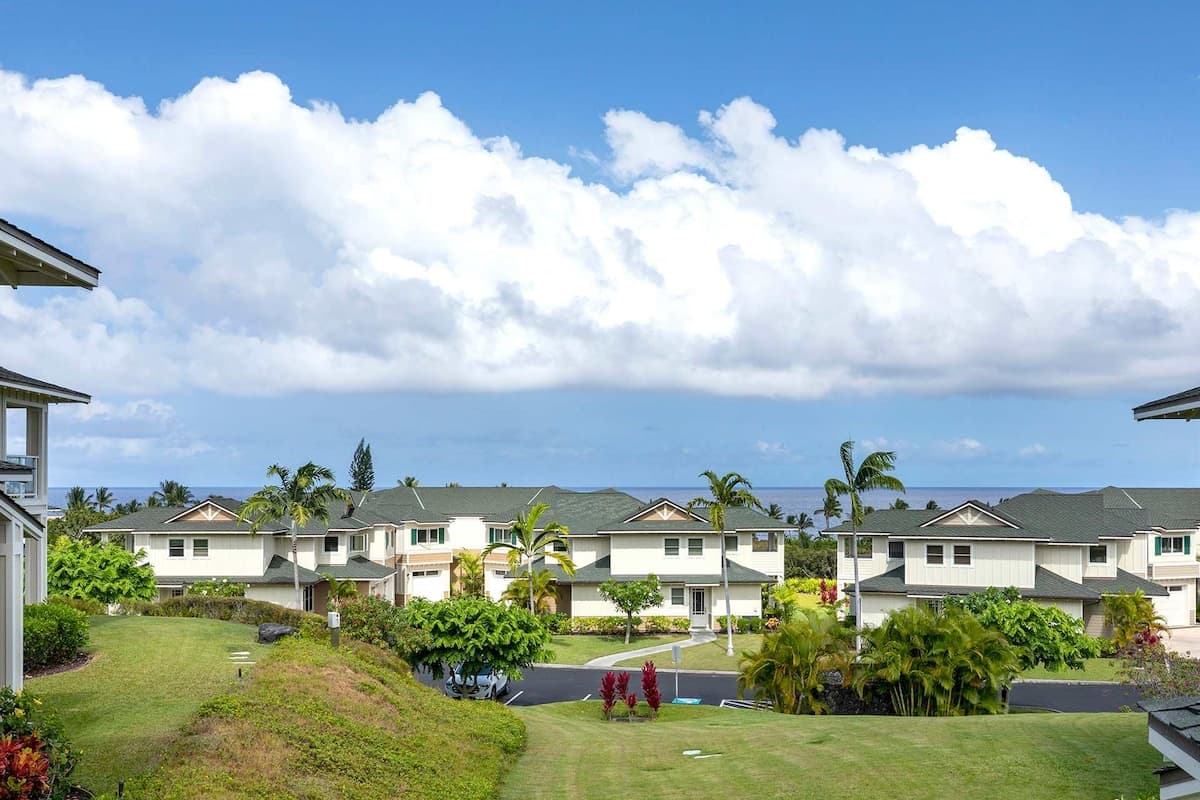 Townhouse in Kahaluu-Keauhou · ★4.84 · 3 bedrooms · 4 beds · 3 baths - Photo 2