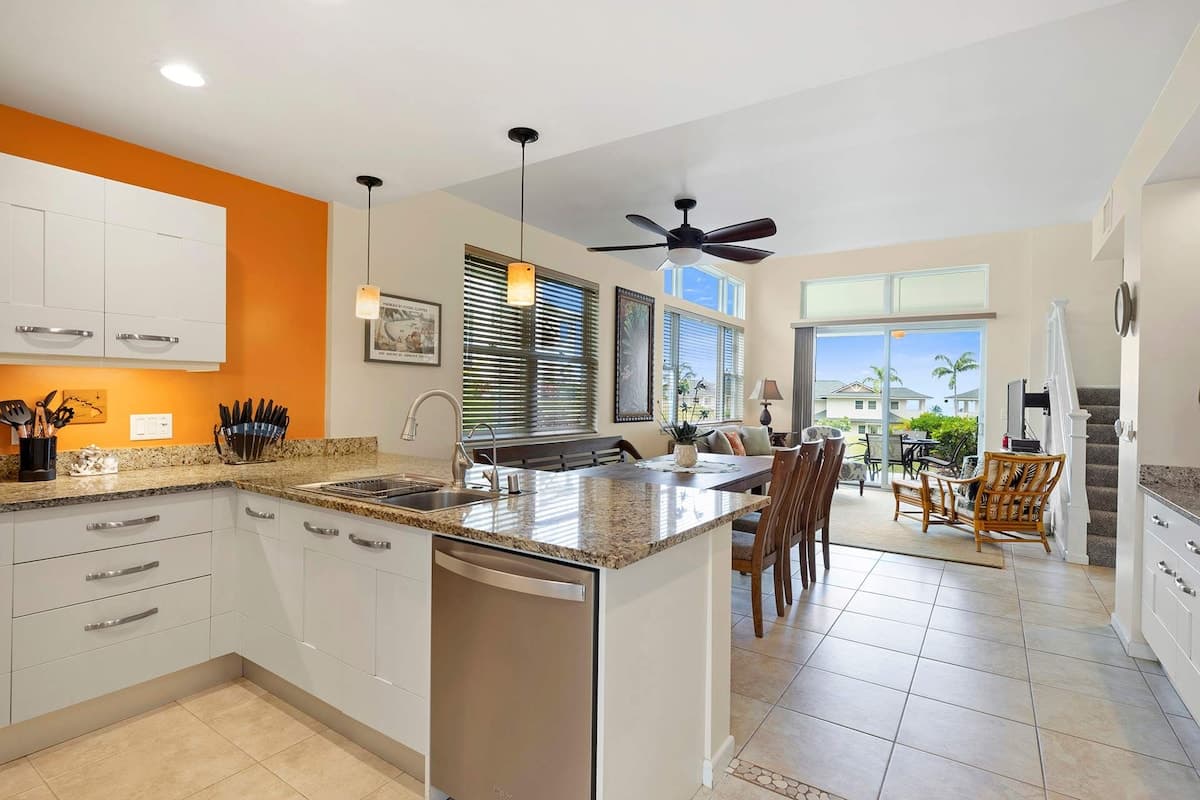 Townhouse in Kahaluu-Keauhou · ★4.84 · 3 bedrooms · 4 beds · 3 baths - Photo 1