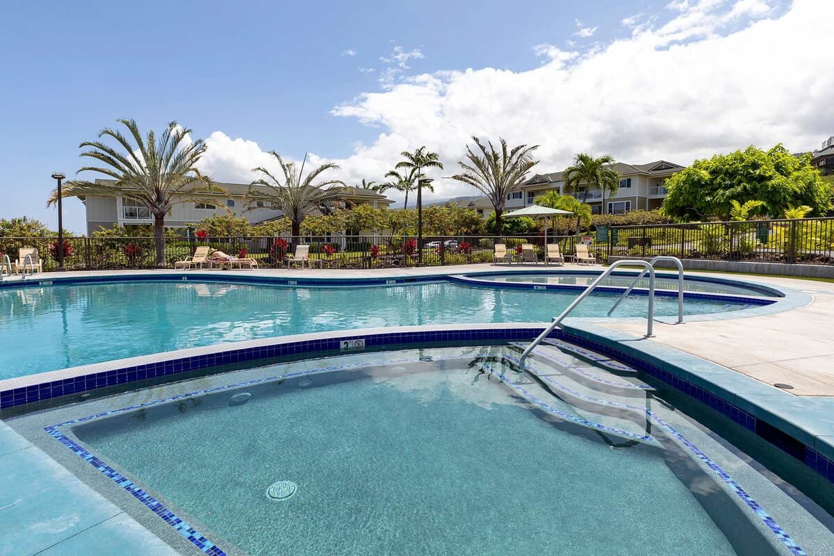 Townhouse in Kahaluu-Keauhou · ★4.84 · 3 bedrooms · 4 beds · 3 baths - Photo 3
