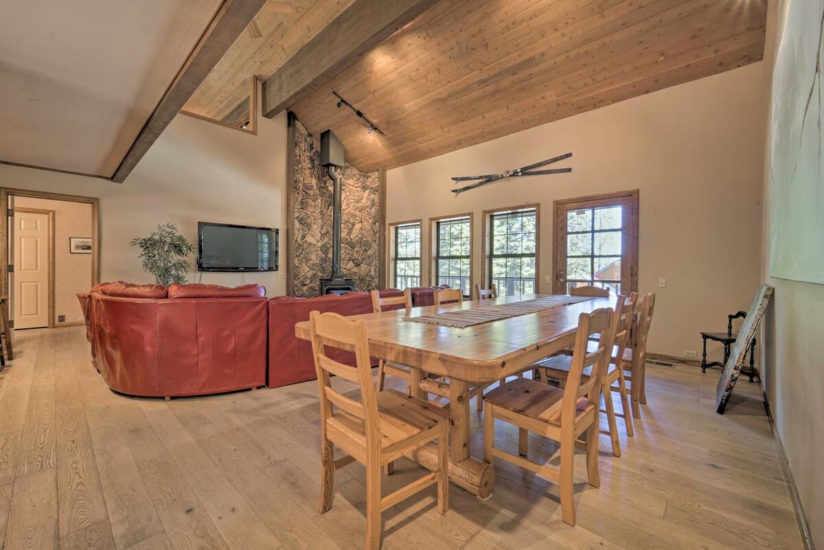 Sunny Truckee Cabin with Game Room & Pool Access - Photo 5