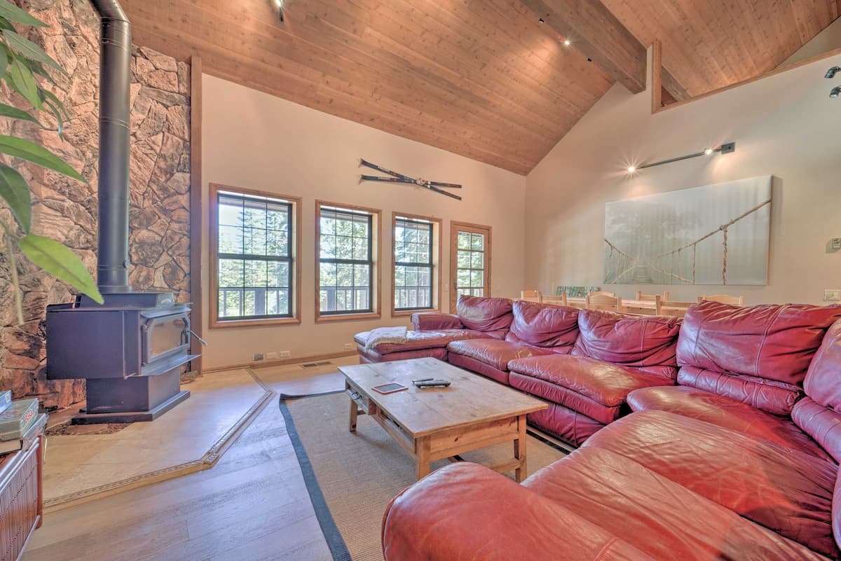 Sunny Truckee Cabin with Game Room & Pool Access - Photo 3