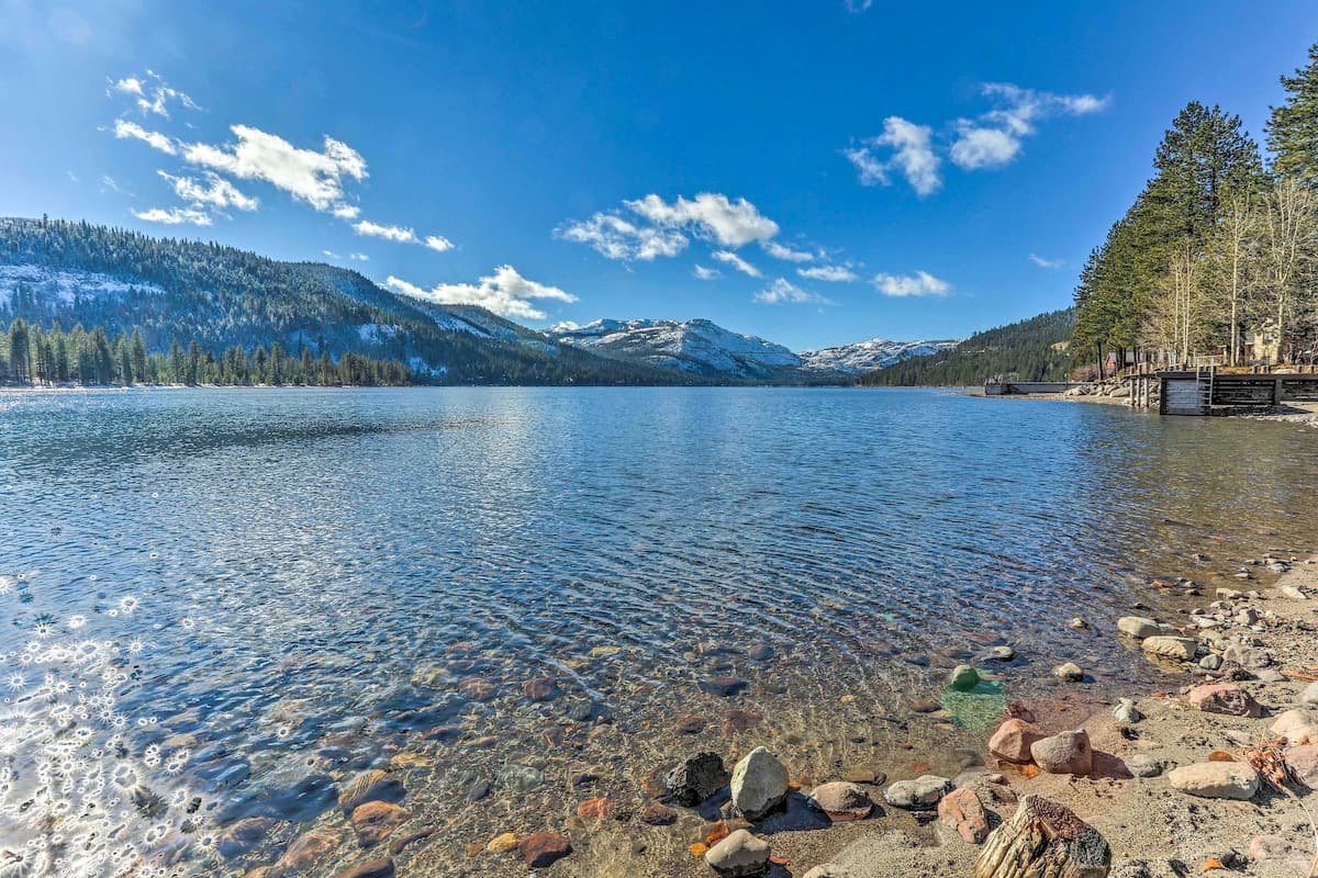 Sunny Truckee Cabin with Game Room & Pool Access - Photo 2