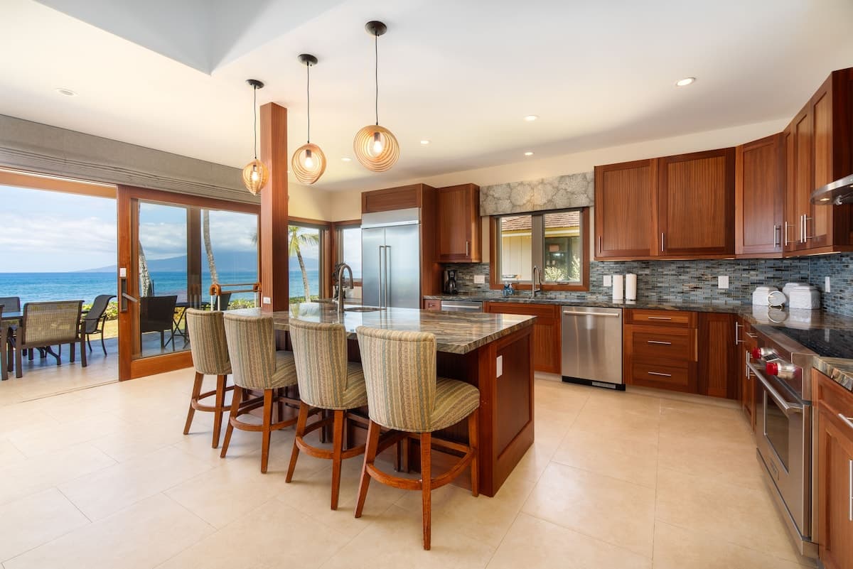 Condo in Lahaina · ★4.6 · 5 bedrooms · 6 beds · 5 baths - Photo 5