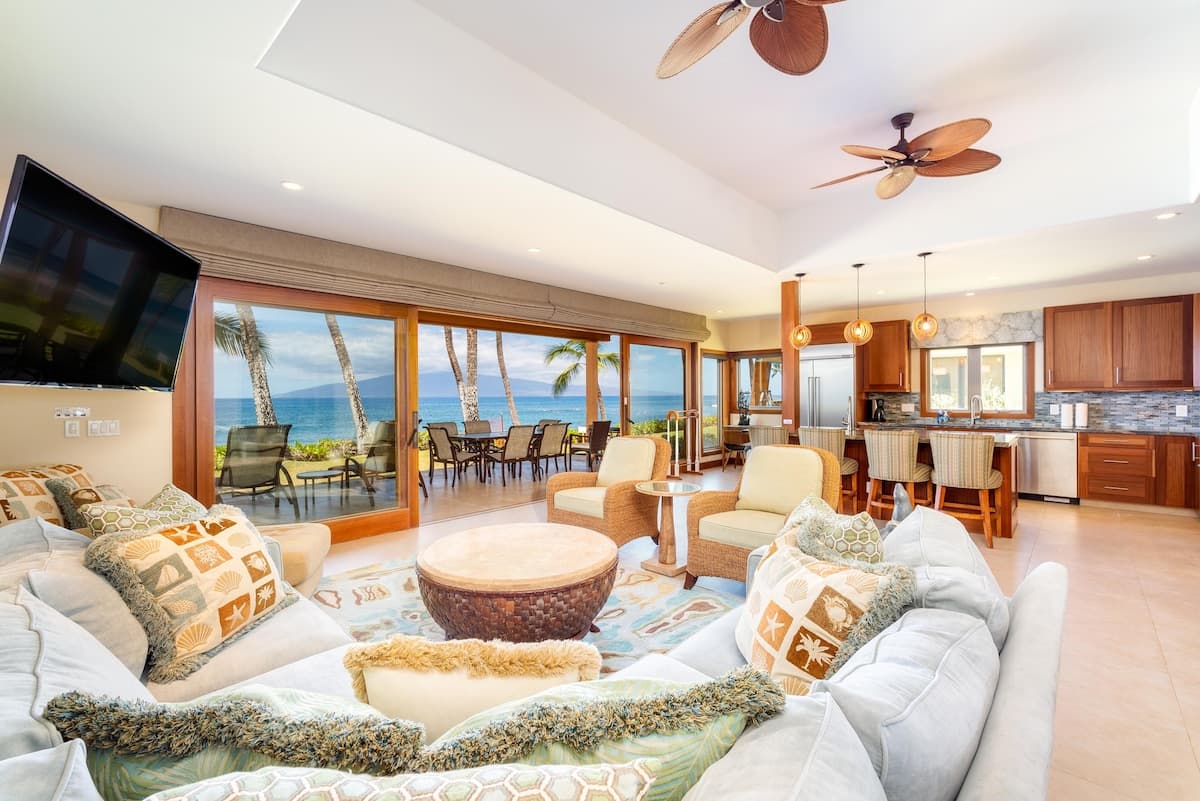 Condo in Lahaina · ★4.6 · 5 bedrooms · 6 beds · 5 baths - Photo 3