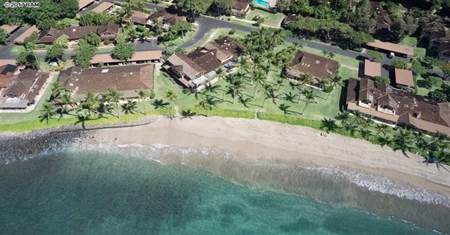 Condo in Lahaina · ★4.6 · 5 bedrooms · 6 beds · 5 baths - Photo 2