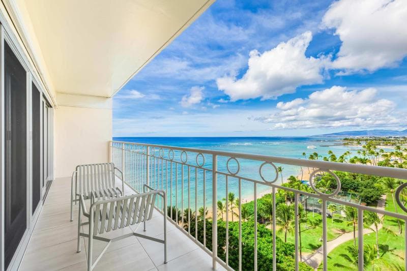 Condo in Honolulu · ★4.89 · 1 bedroom · 3 beds · 1 shared bath - Photo 1